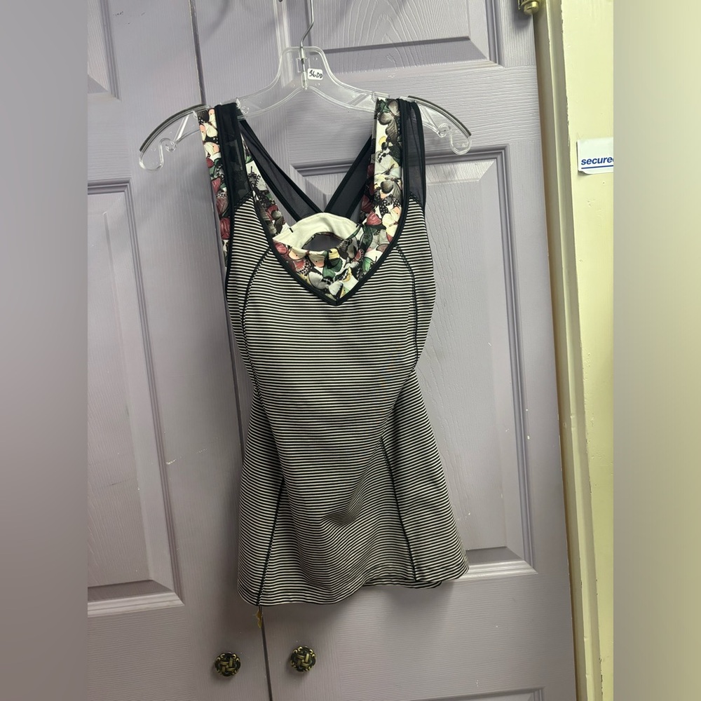 Lululemon super sport tank top built in bra black gray stripe butterfly print 6